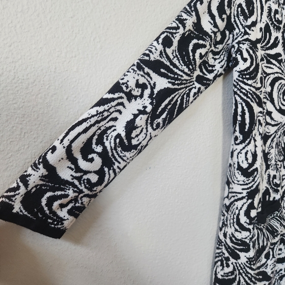 Chico's Women's Textured Tiles Maxi Open Cardigan Black and White Jacquard - Picture 4 of 8